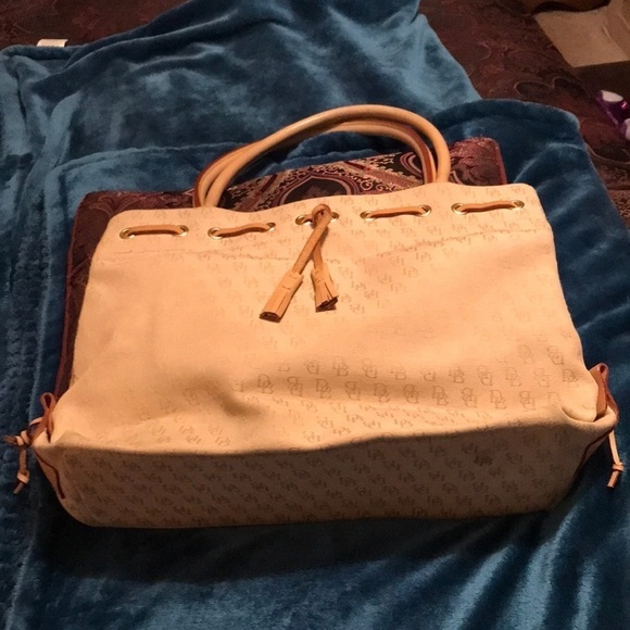 Dooney & Bourke Handbags - - Very nice Dooney and Bourke Tote!